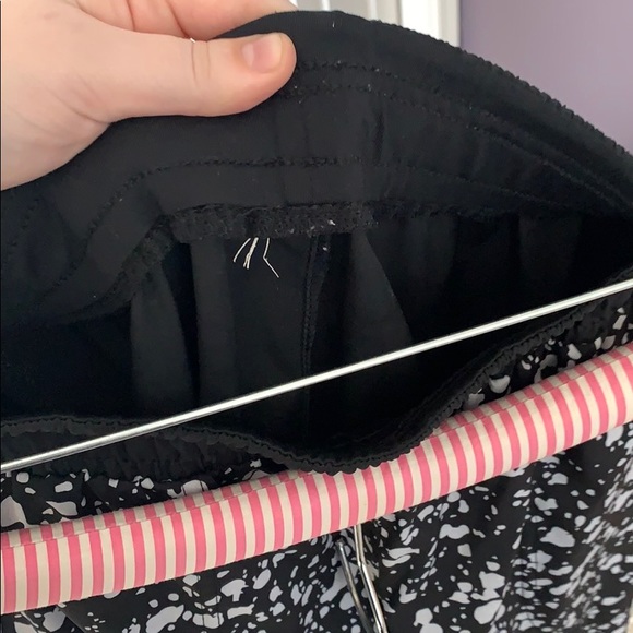 Fabletics patterned jogger capris - Picture 6 of 6